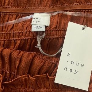 Im selling a orange top.